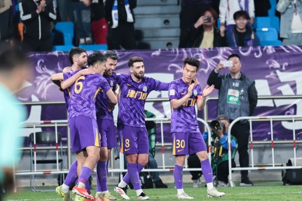 津媒：津门虎主场将现场展示横幅，相沿净化看台步骤