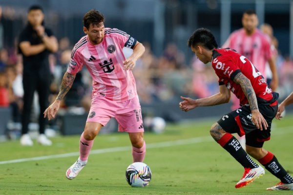 记者：梅西行将续约2＋1年，合同中有一条不带买断条件的外租合同