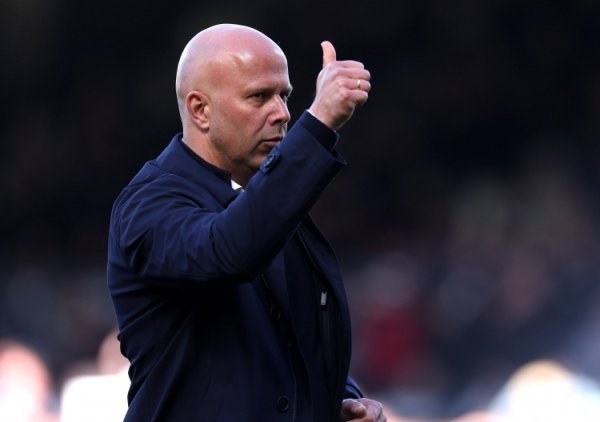 让远藤航捧杯！斯洛特：他是奉献典范，全齐配得上今天的队长袖标