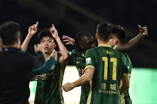 王钰栋一球扫漆黑诅咒布彭扎：哭是因为思念我队友