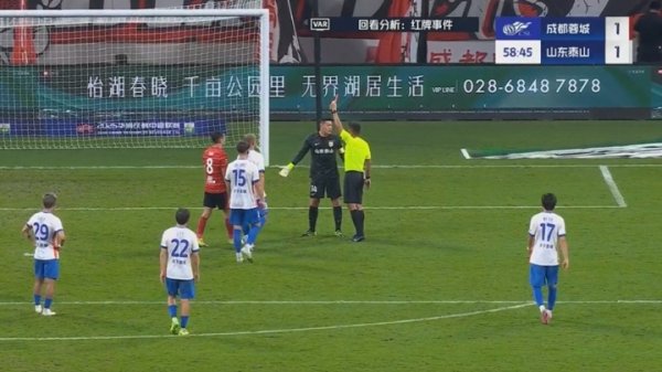 王大雷赛季第二次直红！首张红牌亦然冲出禁区犯规，黄牌改直红