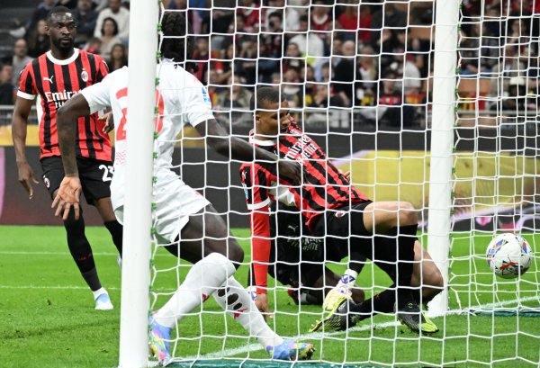 记者：佳夫依然纽卡引援指标，米兰愿听取3000万欧元以上的报价