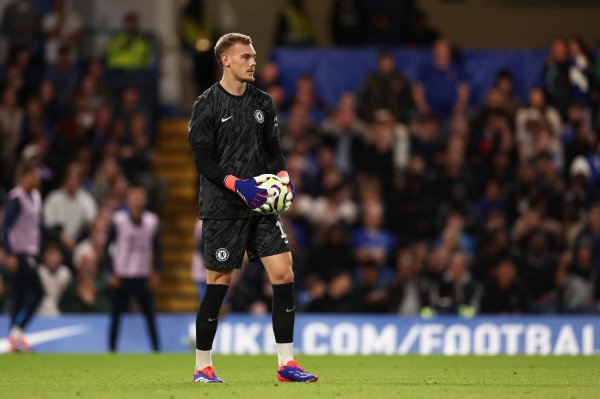 TA：切尔西惟一不会补强的是门将，他们圮绝了对约根森的报价