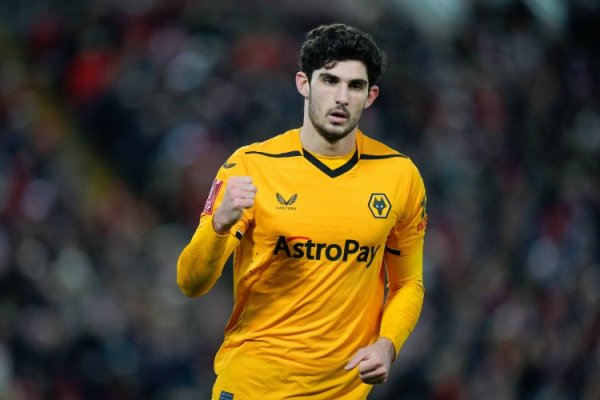 世体：格德斯抵达西班牙加盟皇家社会行将官宣，今天签约未来覆按