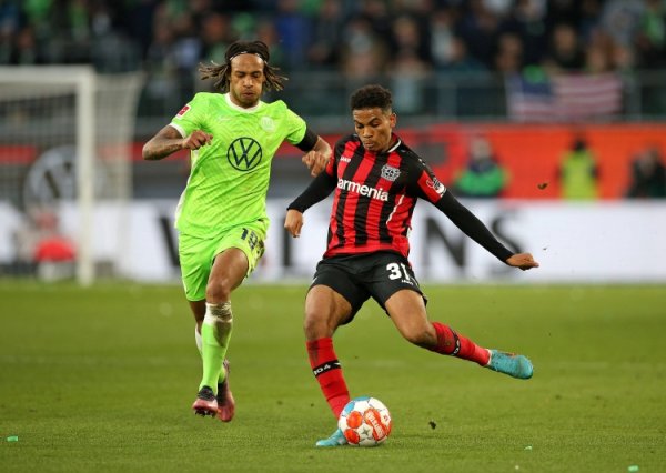 德太空：伯恩茅斯专门勒沃库森边锋阿德利，球员收到了许多链接