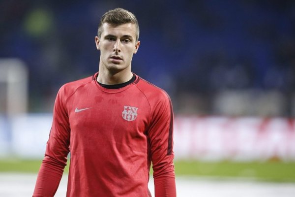 世体：科莫将在甘伯杯技术尝试引进佩尼亚，巴萨愿续约后出租球员