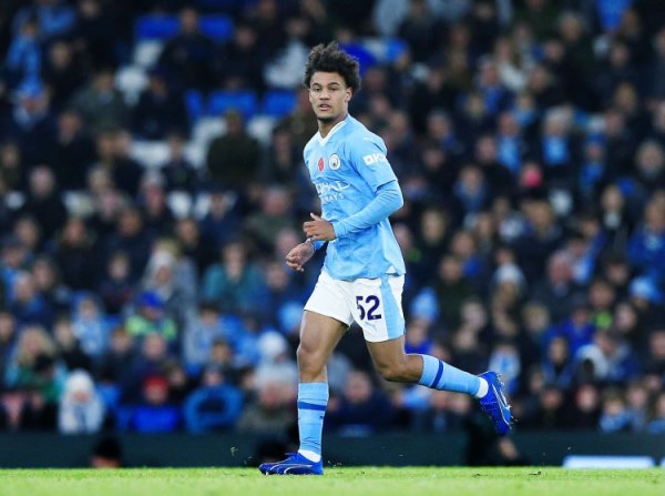 鲍勃：谢尔基、努里和赖因德斯皆是天下级，与他们一齐踢球很风光