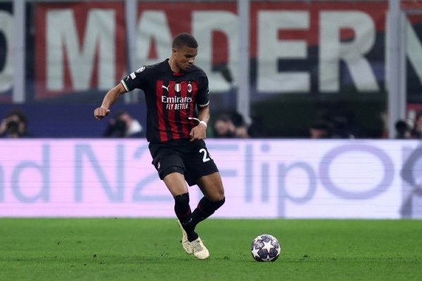 意天外：阿莱格里和塔雷屡次去佳夫家中劝他留队，但他已管待纽卡