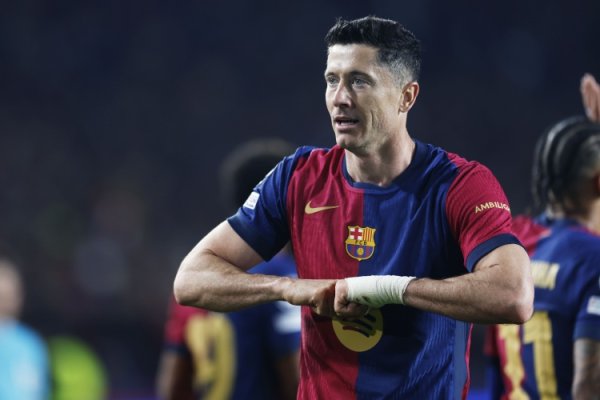 莱万：哈维在那段辛苦岁月为巴萨所作念的一切号称超卓