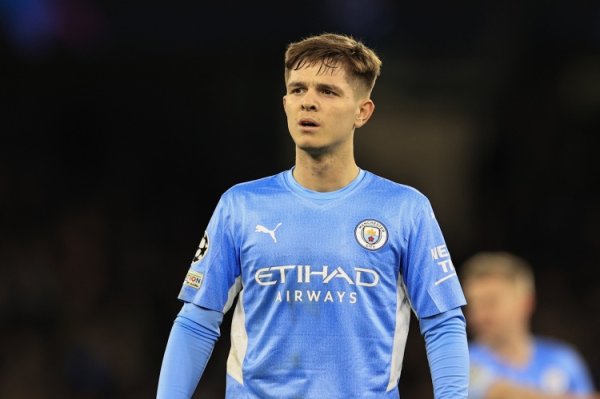 记者：麦卡蒂今早在曼城基地与全球告别，他行将加盟诺丁汉丛林