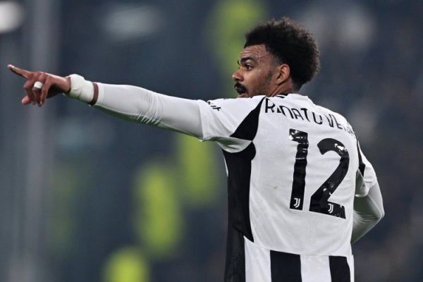 记者：尤文可能在夏窗尾声阶段补强后防，护理切尔西后卫维加