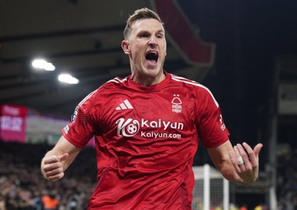 努诺接办丛林后伍德英超非点球进球30球，与哈兰德并排同时最多