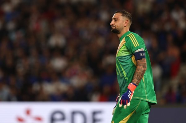 巴因德尔发扬遭批，曼联首发门将该是谁？是否要脱手多纳鲁马？