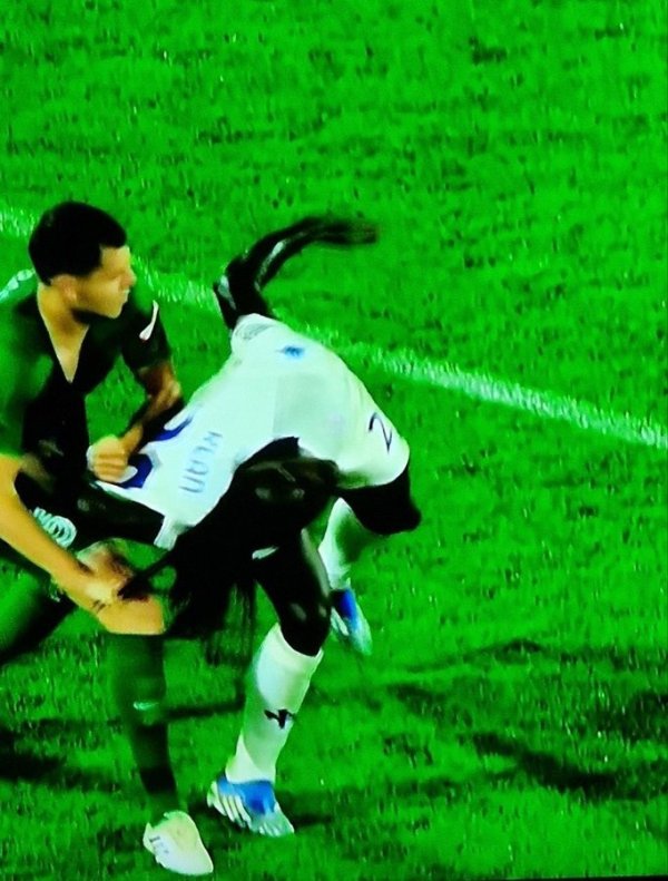 皮奥利：小基恩的红牌？他犯了一个乌有，但敌手拉拽头发也该受罚