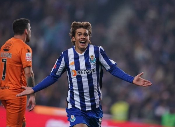 罗马诺：吉达聚首商谈引进波尔图小将莫拉，球员解约金7000万欧