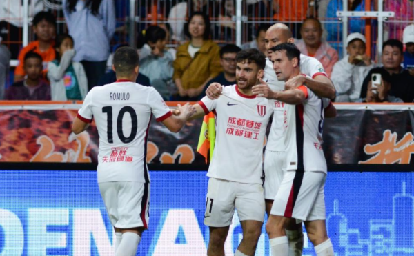 中超豪强狂轰5球，驯顺客场，韦世豪踢疯了：神奇助攻戴帽