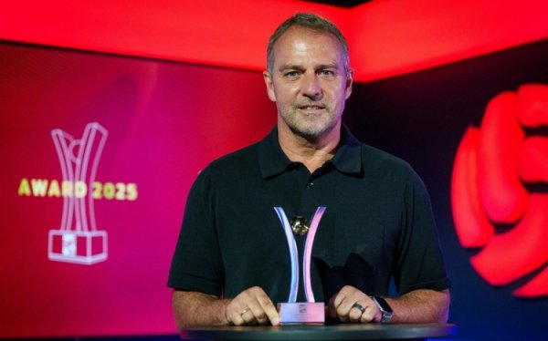 官方：弗里克荣获2025年图片报年度最好教会奖