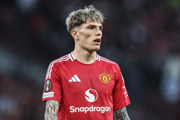 罗马诺：加纳乔抵达伦敦，行将4000万镑转会切尔西&签约7年