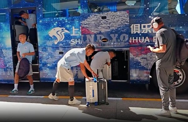 吴曦李可谢鹏飞出征！三镇难逃9轮不堪 海港4虎缺阵 秃顶佯装淡定