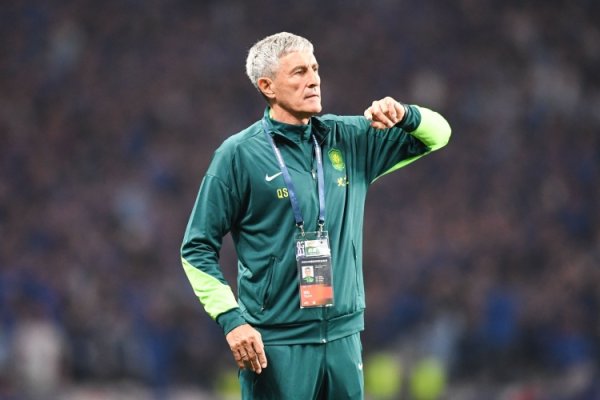 记者：明知泰山有爆点却专爱安排3后卫，塞蒂恩给我方往下课整