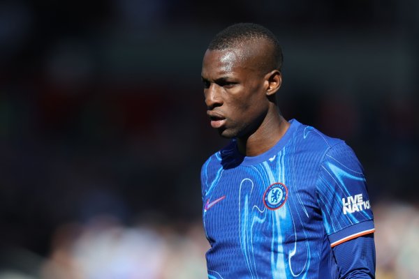 记者：杰克逊搭乘的航班依然抵达慕尼黑，下一步就将继承体检