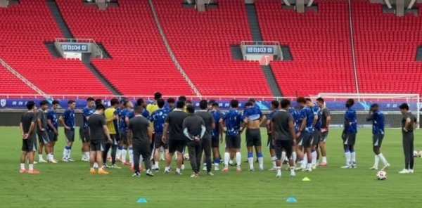 记者：吴曦、谢鹏飞未插足合练，翌日对阵三镇出场可能性不大