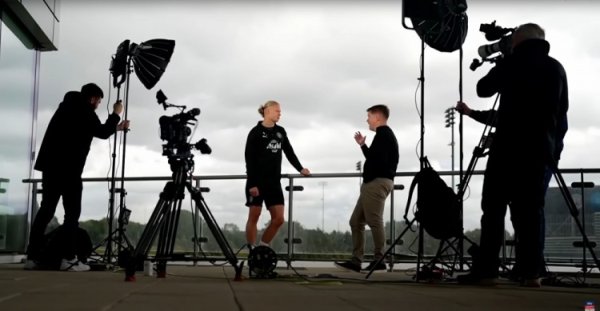 点名😂哈兰德：早年粗拙见曼城错失良机，那时就想若是是我多好