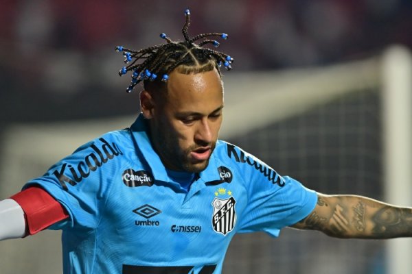 桑托斯官方：内马尔检修中右大腿股直肌受伤，将开启康复进度