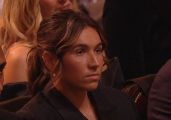 莫名了😐卡尔登泰听到邦马蒂夺得金球奖背面无表情