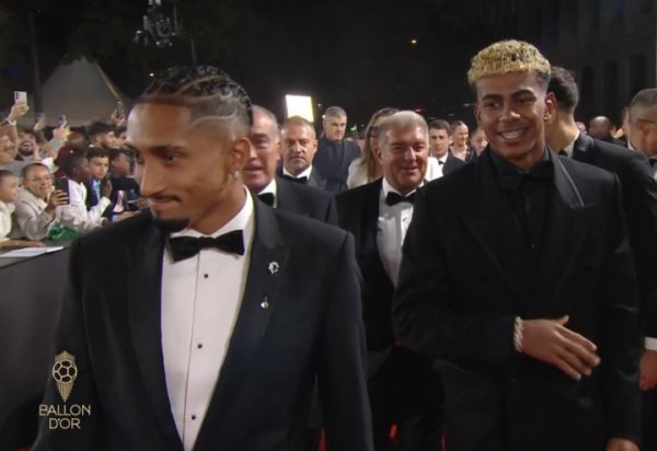 拉菲尼亚：我和亚马尔谁值得金球？皆配得上，谁拿皆会为对方鼎沸