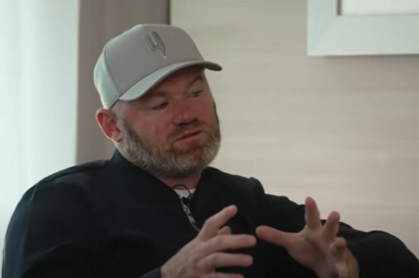 鲁尼：在目下的曼联更衣室，我和基恩齐会被奉命、会被指控霸凌