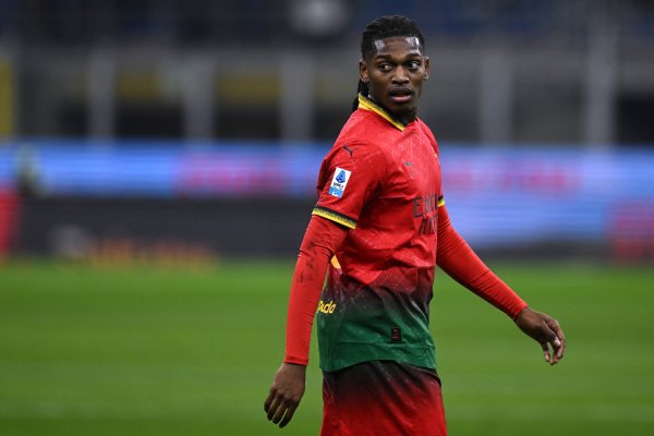 米体：莱奥也曾接近伤愈复出，有望对阵那不勒斯的比赛中替补登场