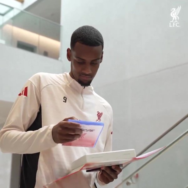 利物浦全队拆箱EAFC26评分：维尔茨引“厌烦”  赫拉芬贝赫笑嘻了