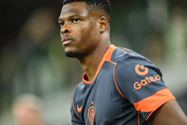 罗马诺：邓弗里斯2500万欧解约金明夏连续见效，巴萨与英超队关切