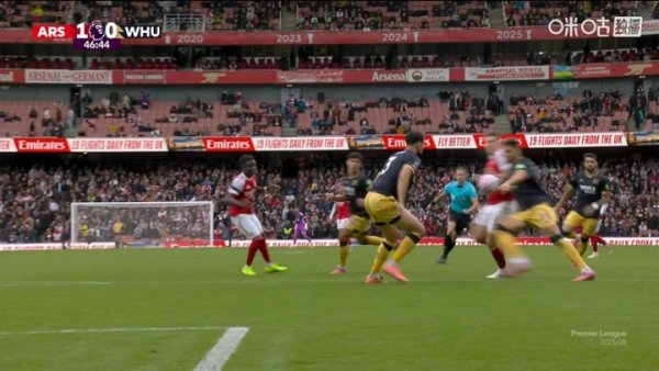 阿森纳球员投诉无果！马夫罗帕诺斯禁区内手球，裁判无暗示