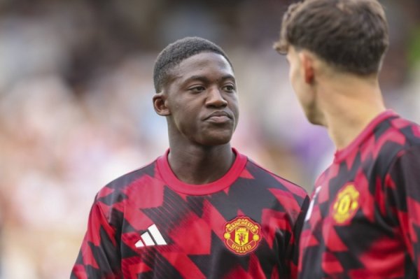 记者：梅努对我方出场时间少感到不悦，冬窗可能寻求外租离开曼联