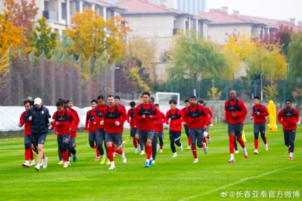 长春气温骤降 亚泰将士探员关切不减