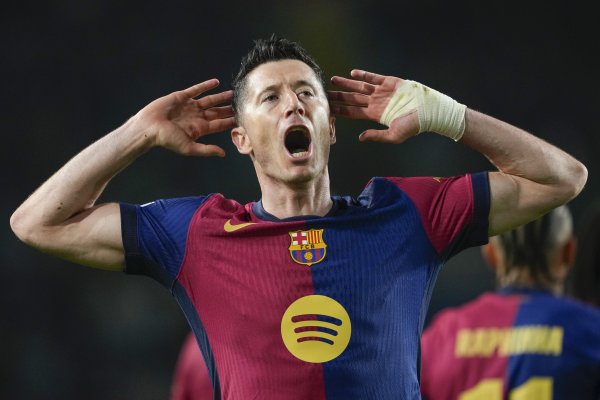 下赛季离队？阿斯：巴萨起火莱万带伤出战波兰队比赛 预测不续约