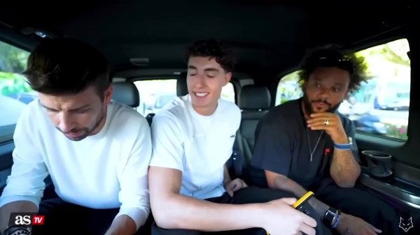 会整活！皮克在马德里街头问观看是皇马或马竞球迷，逗笑马塞洛