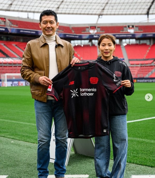 惊喜联动🤝杨晨拜访勒沃库森，沈梦露管待并追随参不雅