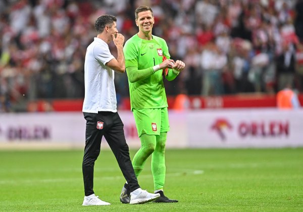 什琴斯尼：不知道莱万是否能赶上国度德比，但他的伤情没预测严重