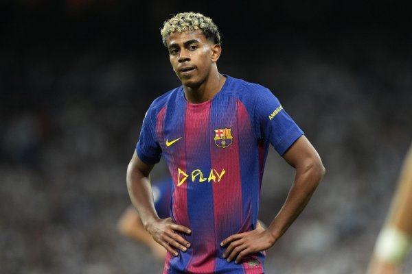 低迷！亚马尔国度德比进展：2射0正，21次丢失球权，媒体评分6.9