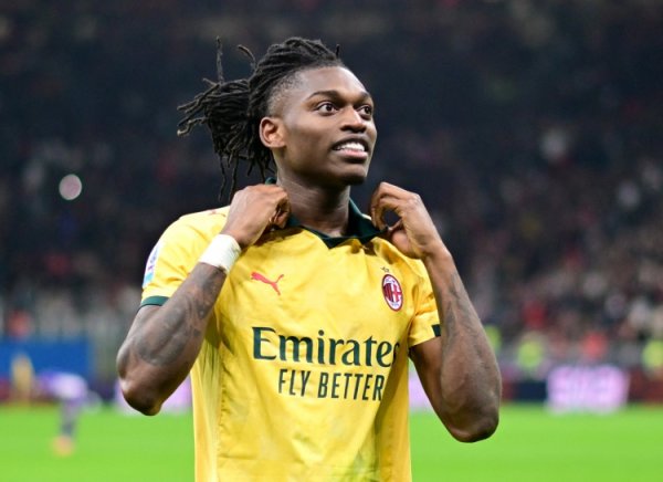 记者：莱奥躯壳已还原并插足米兰合练 普利西奇和拉比奥特仍单练