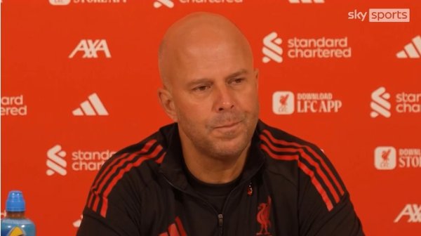 斯洛特：谈冠军还早着呢，上赛季剩10轮咱们领跑8-10分都不适宜