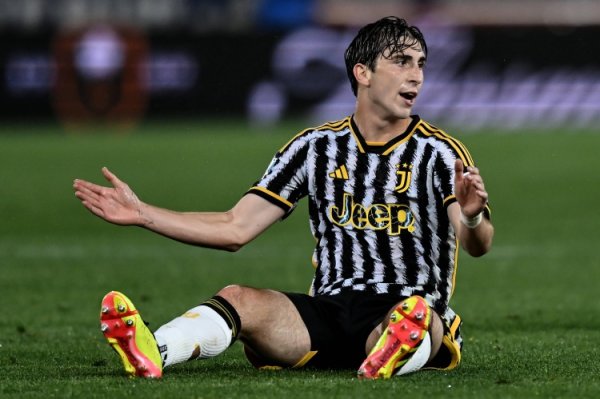 斯基拉：两家意甲俱乐部挑升租出米雷蒂，但尤文但愿留下球员