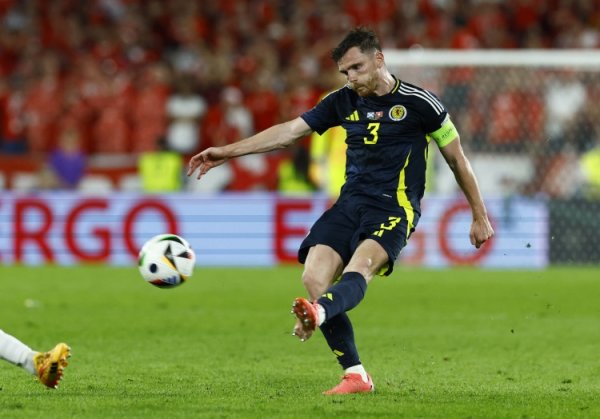 泪目！罗伯逊谈出线：我的脑海里齐是若塔，他细目在对我含笑