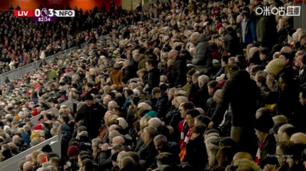 安菲尔德之痛！3球逾期无力回天，赤军球迷80分钟后纷纷运转离场