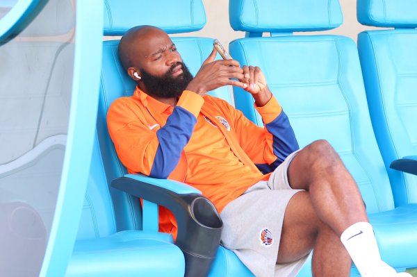 媒体东说念主：兰克尔赛前一晚夜袭深圳见女友，第二天归来裤裆里齐是血