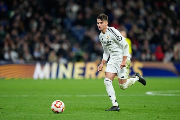 记者：阿森西奥因肠胃炎缺席皇马本日考试