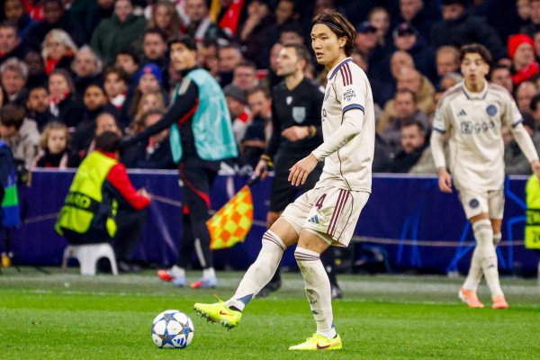 欧冠5连败！贾府后卫板仓滉：比赛前一天见知我踢后腰，我很惊怖